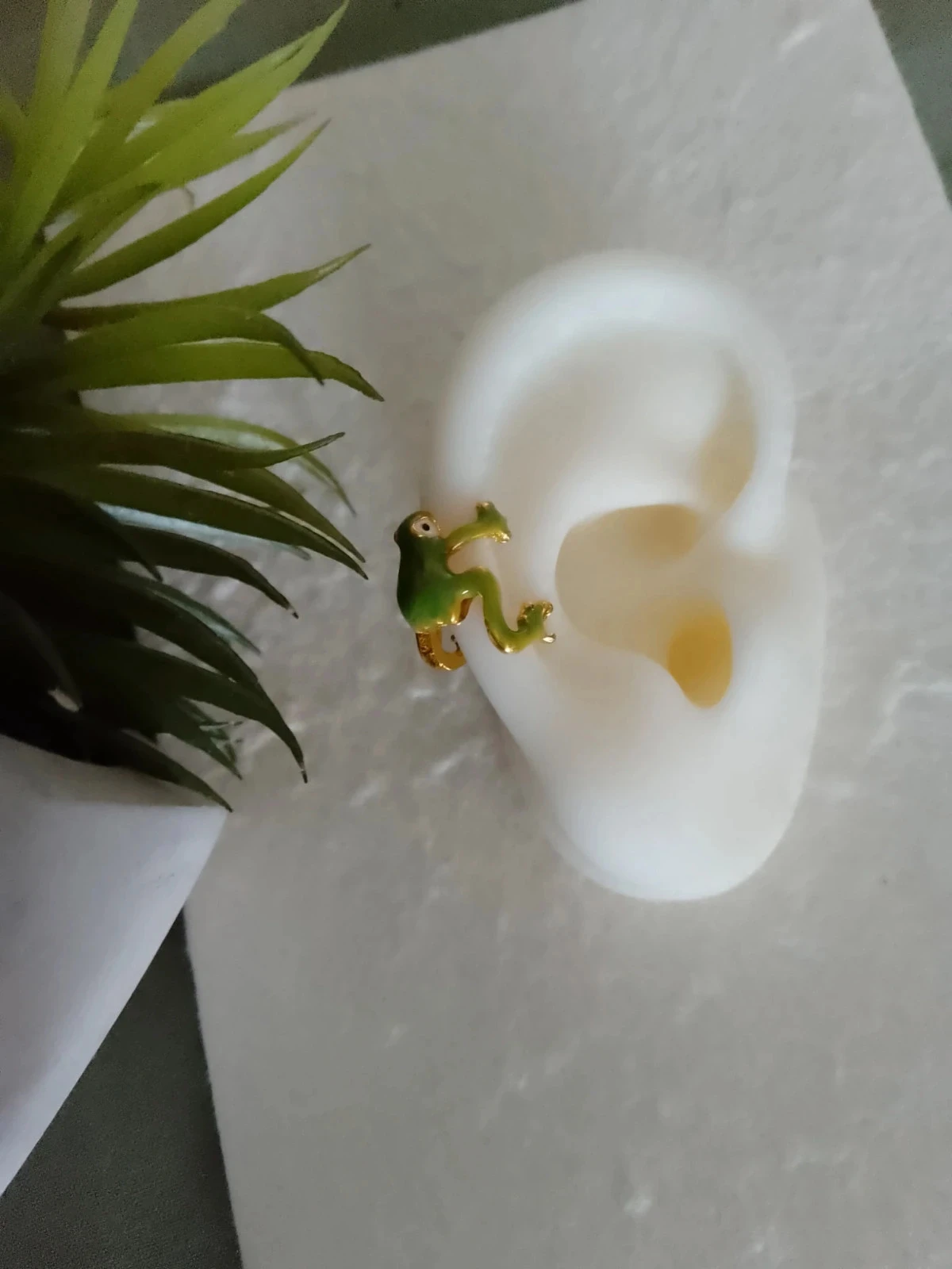 Clip oreille grenouille verte ear cuff